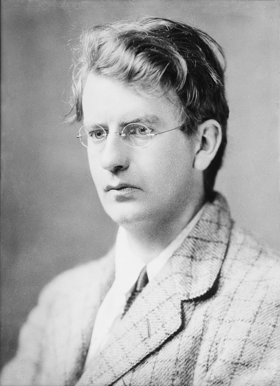 Head-and-shoulders portrait photograph of John Logie Baird.