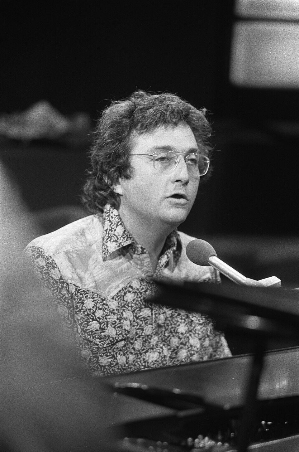 Randy Newman at a piano in 1975.